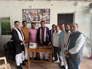 *राजीव युवा मितान क्लब के प्रदेश संयोजक बनाए जाने पर खनिज विकास निगम के अध्यक्ष आदरणीय गिरीश देवांगन को बधाई देने पहुंचे कसडोल विधानसभा कांग्रेस के सक्रिय कार्यकर्ता*<br> 3 IMG 20230805 WA0135