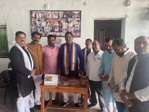 *राजीव युवा मितान क्लब के प्रदेश संयोजक बनाए जाने पर खनिज विकास निगम के अध्यक्ष आदरणीय गिरीश देवांगन को बधाई देने पहुंचे कसडोल विधानसभा कांग्रेस के सक्रिय कार्यकर्ता*<br> 2 IMG 20230805 WA0307