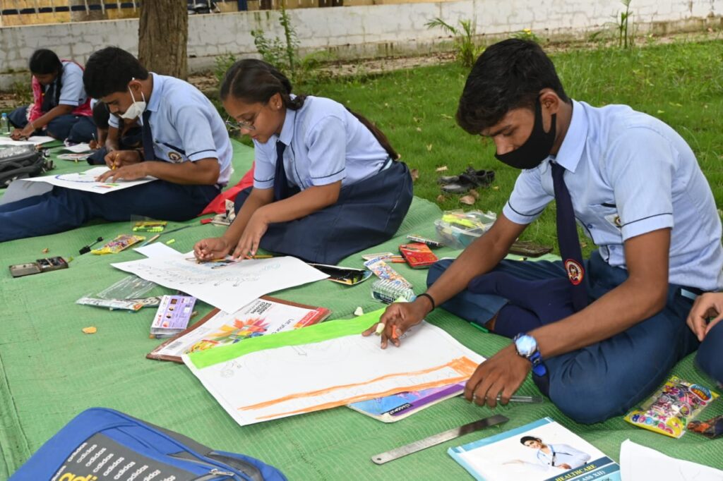 *रैली निकालकर एवं मानव श्रृंख्ला बनाकर शत् प्रतिशत मतदान के लिए संकल्प*<br> 1 IMG 20230811 WA0494