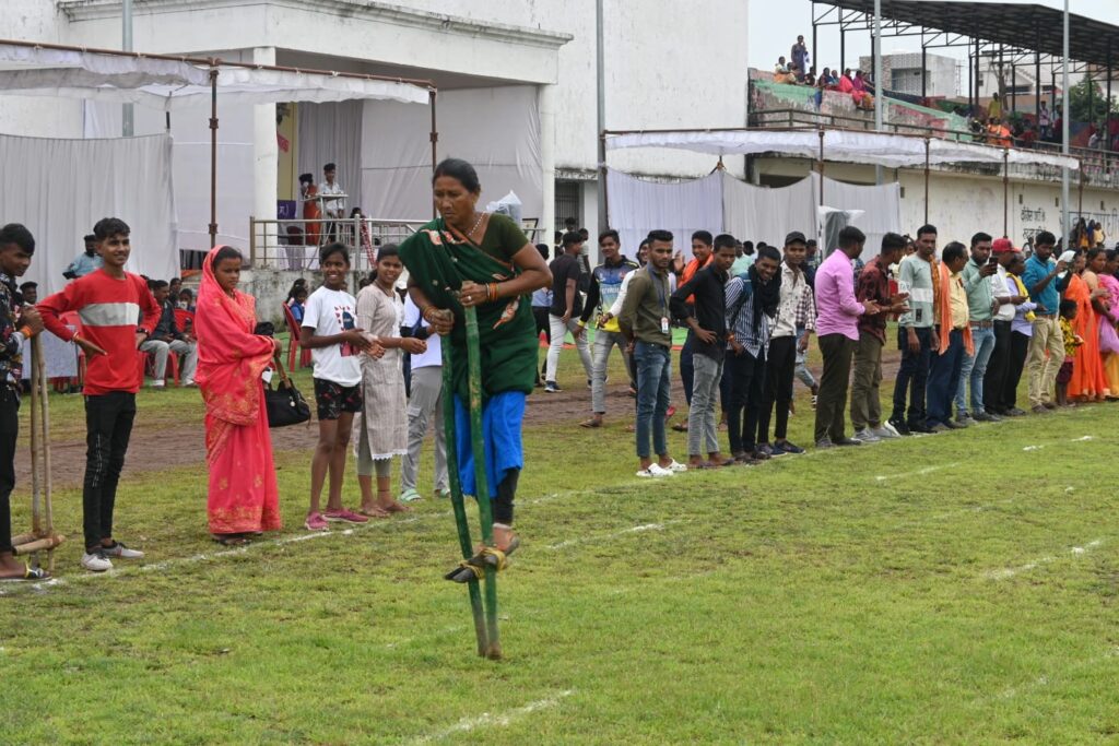 *शारिरीक एवं मानसिक विकास के लिए खेल खेलना जरूरी,खेल भावना से ही खेले खेल- संसदीय सचिव चन्द्रदेव राय* 3 IMG 20230904 WA0521