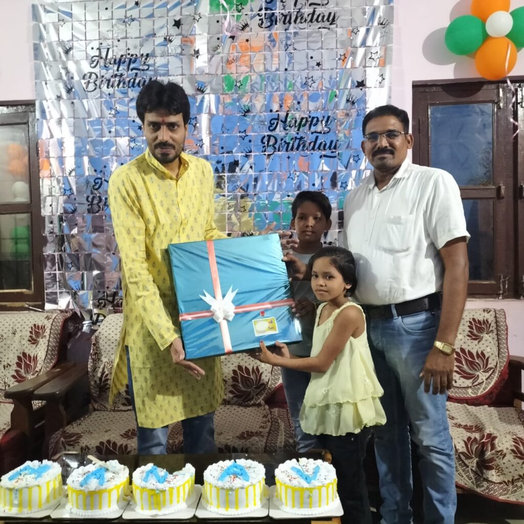 जनपद अध्यक्ष सिद्धांत मिश्रा ने सादगी से मनाया अपना 33वाँ जन्मदिन क्षेत्रवासियो ने दी बधाई - 1 IMG 20230906 WA0581 2