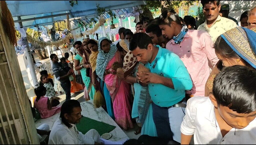 गिरौदपुरी में प्रति दिन हजारों की संख्या में श्रद्धालुओं की लगी रहती है । 2 IMG 20230907 WA0584