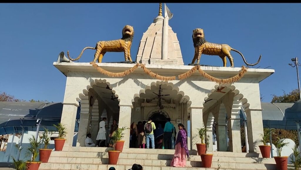 गिरौदपुरी में प्रति दिन हजारों की संख्या में श्रद्धालुओं की लगी रहती है । 1 IMG 20230907 WA0586