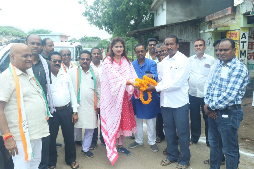 *प्राथमिक साख सहकारी समिति लच्छनपुर में अतिरिक्त भवन क़ा संसदीय सचिव शकुन्तला साहू ने किया लोकार्पण * 5 IMG 20230908 WA0202