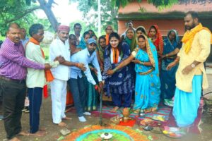 *कसडोल में विकास की गति तेज, संसदीय सचिव शकुन्तला साहू ने किया 3 करोड़ 31 लाख लागत से बनने वाली मुख्यमंत्री ग्राम सड़क योजना का भूमि पूजन* 2 IMG 20230915 WA0558