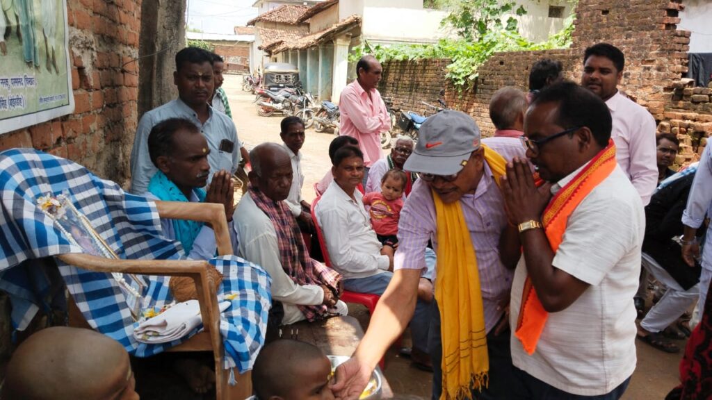 स्व. अजय चौहान के दशकर्म में पहुंचे अ जा आयोग के पूर्व सदस्य व जिलाध्यक्ष गुलाप राम चौहान<br> 1 IMG 20230917 WA0757