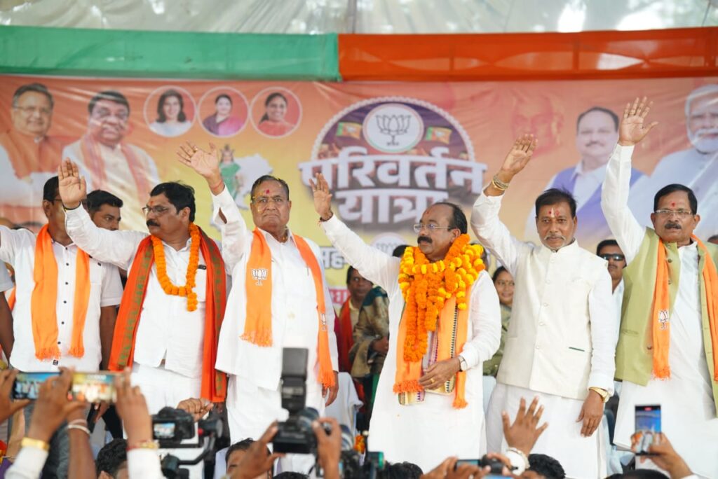 *परिवर्तन यात्रा में कसडोल में उमड़ा अपार जनसैलाब* <br>भाजपा प्रदेश अध्यक्ष अरुण साव ने कसडोल विधानसभा में विशाल जनसभा को संबोधित करते हुए राहुल गांधी से मांगा हिसाब -*<br> 2 IMG 20230925 WA0813
