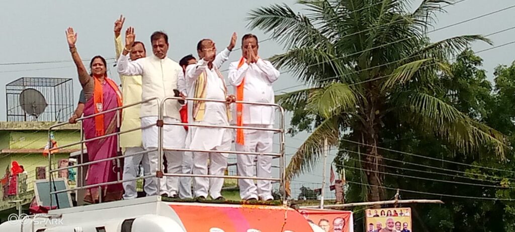 परिवर्तन यात्रा का लवन नगर में भव्य स्वागत एवं किया ।<br> 3 IMG 20230925 WA0922