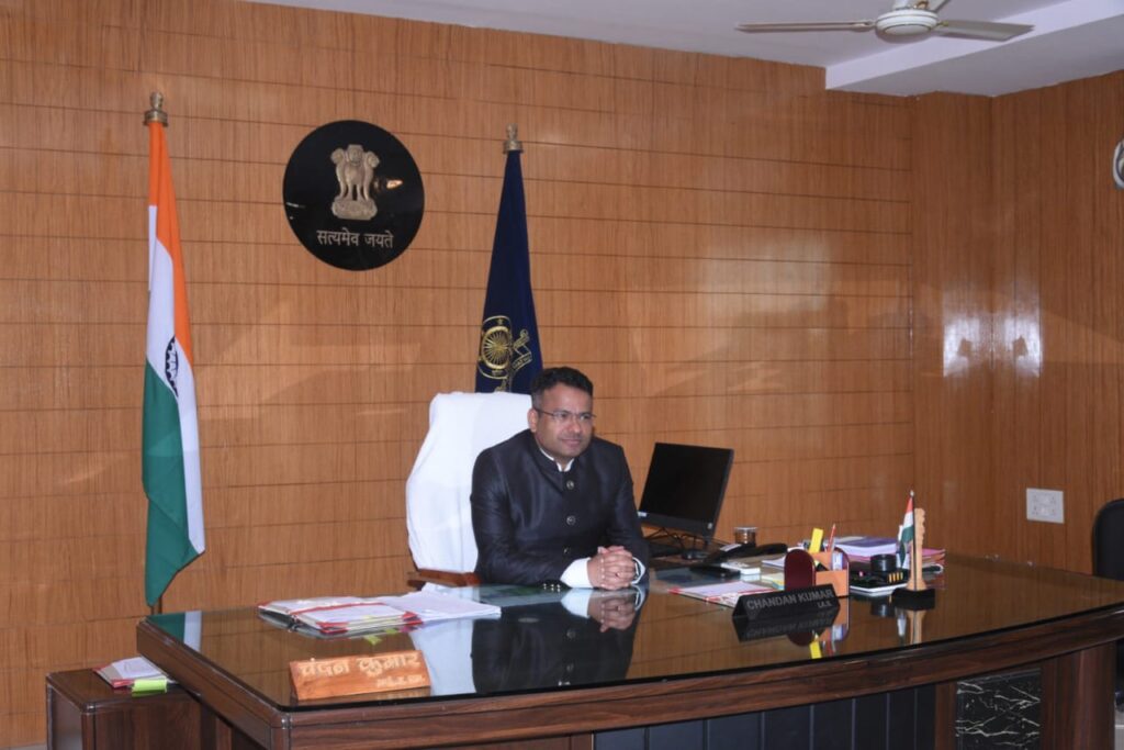 *मतदान केन्द्र परिसर के मुख्य द्वार और प्रवेश द्वार पर अंकित होगी विशिष्टियां* 1 IMG 20231015 WA0188