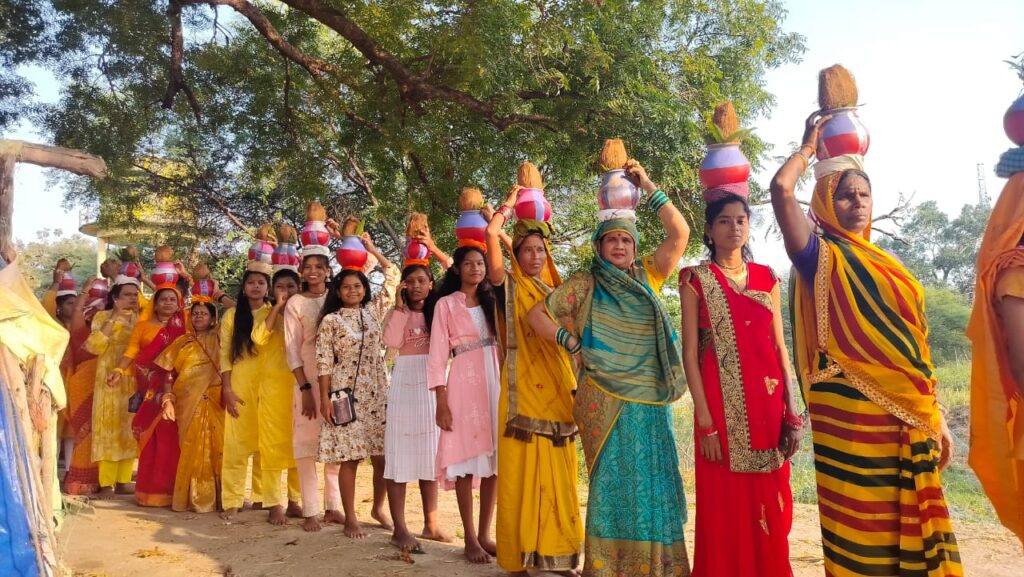 मद देवीभगवत कथा प्रारंभ भव्य कलश यात्रा 2 IMG 20231016 WA0236