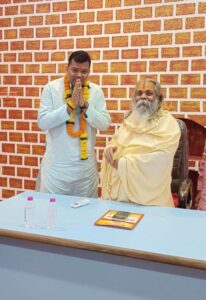संदीप साहू ने महंत रामसुंदर दास से सौजन्य मुलाकात कर आशीर्वाद लिया 1 IMG 20231016 WA0299