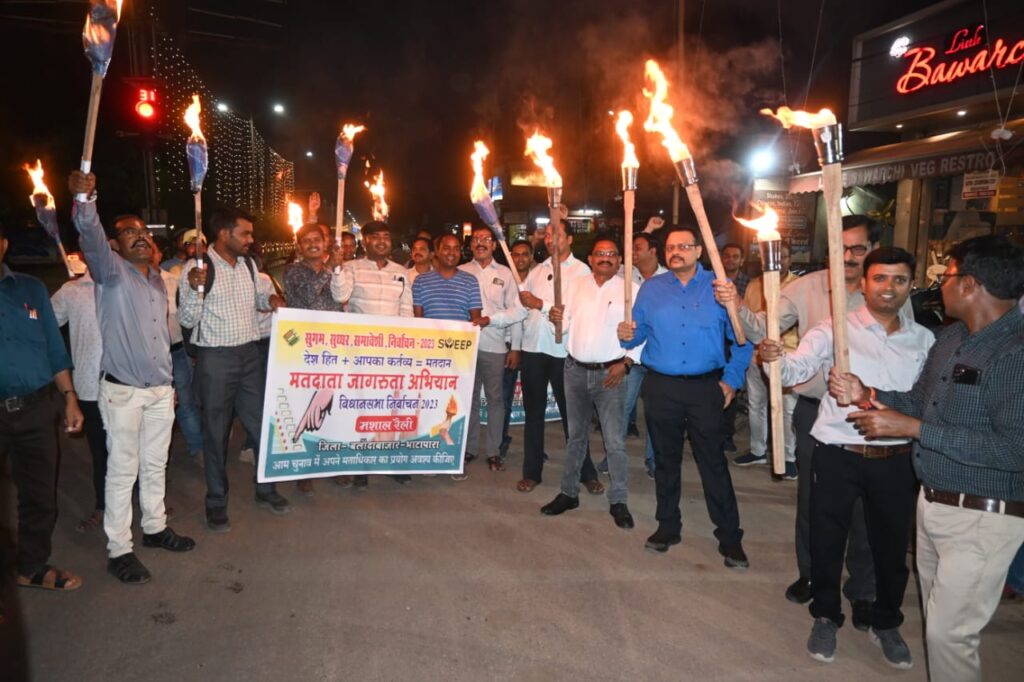 *मशाल रैली निकालकर शत प्रतिशत मतदान का दिया संदेश* 2 IMG 20231017 WA0138 1