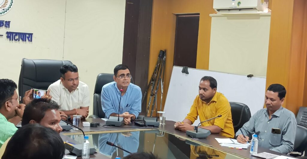 <br>*मीडिया प्रतिनिधियों को दी गई एमसीएमसी एवं पेड़ न्यूज की जानकारी*<br> 1 IMG 20231019 WA0382