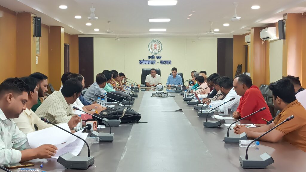 <br>*मीडिया प्रतिनिधियों को दी गई एमसीएमसी एवं पेड़ न्यूज की जानकारी*<br> 2 IMG 20231019 WA0385