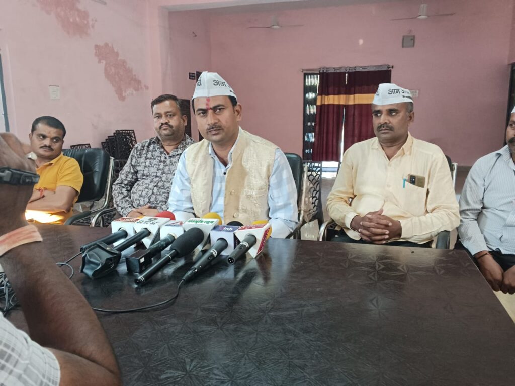 शिक्षा स्वास्थ्य और बिजली सहित 10 मुद्दों पर चुनाव लड़कर छत्तीसगढ़ में बनाएंगे सरकार-लेखराम साहू<br> 1 IMG 20231028 WA0588