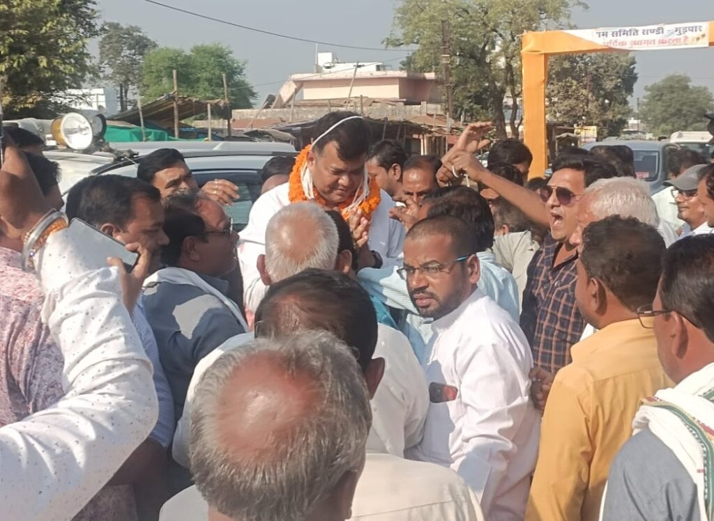 ग्राम संडी में कांग्रेस प्रत्याशी संदीप साहू का ग्राम वासियों ने किया भव्य स्वागत 2 Screenshot 20231028 152753 WhatsApp 1