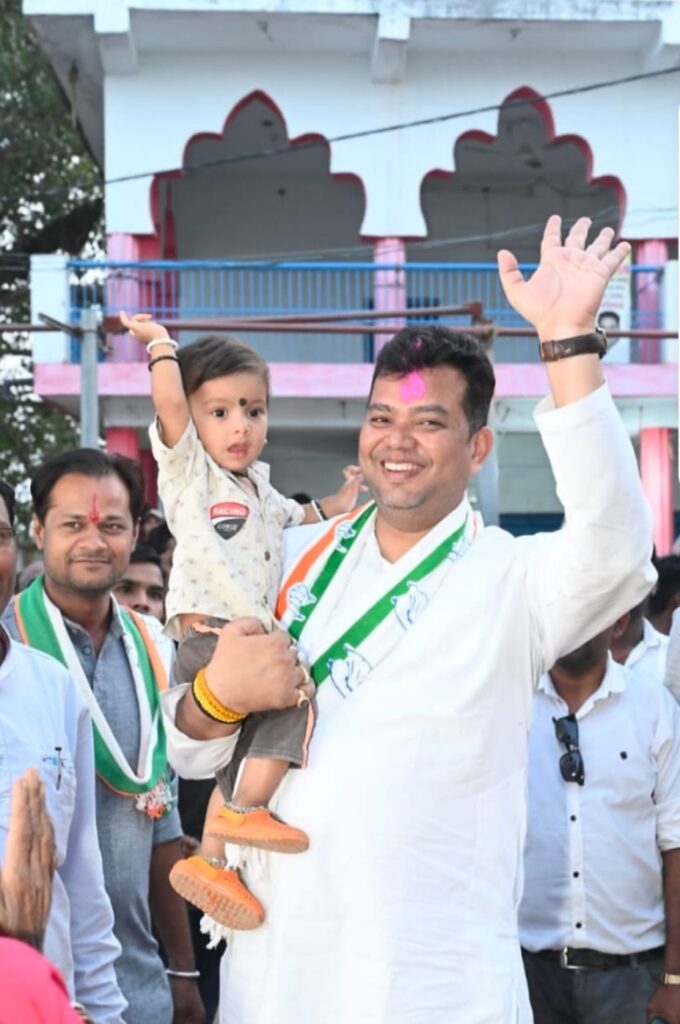 संदीप साहू का धुआंधार जनसंपर्क लोगों का मिल रहा भारी जन समर्थन 1 Screenshot 20231031 135413 WhatsAppBusiness