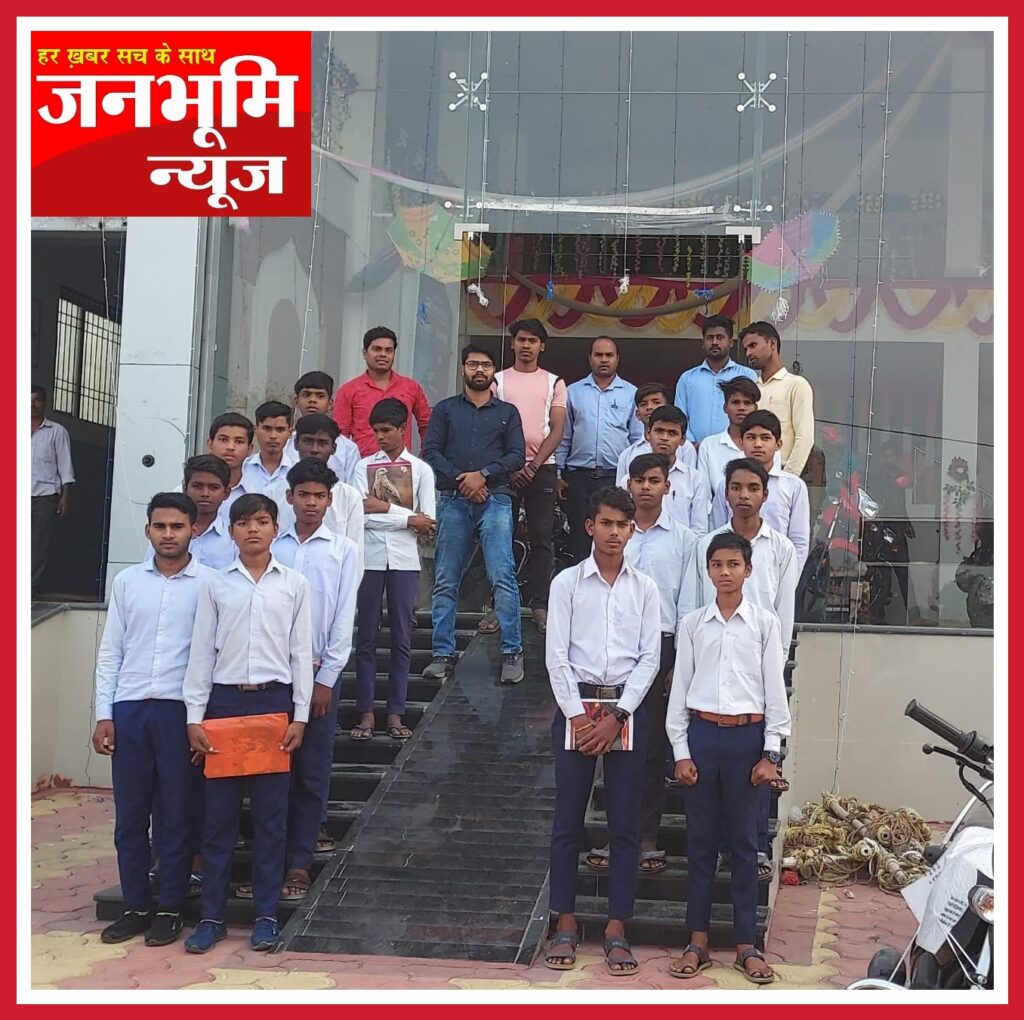 व्यावसायिक शिक्षा के अंतर्गत ऑटोमोबाइल के छात्रो ने किया किरण ऑटो का शैक्षणिक भ्रमण 1 Picsart 23 11 26 16 27 05 398