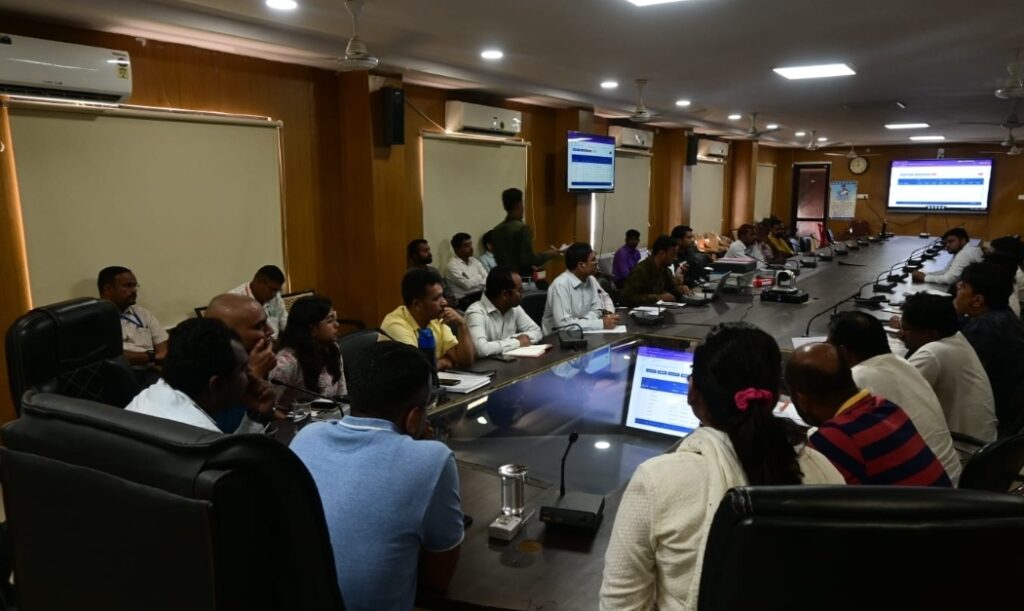 सामान्य प्रेक्षकों की उपस्थिति में मतदान दलों का किया गया द्वितीय रेंडमाइजेशन 2 Screenshot 20231104 172101 WhatsAppBusiness