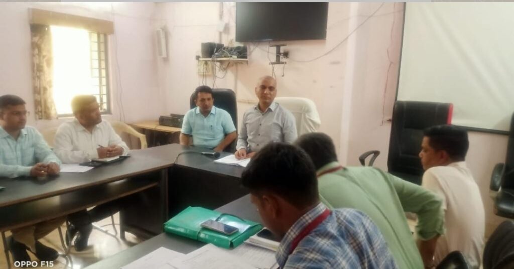 निर्वाचन कार्य मे सेक्टर अधिकारियों की भूमिका महत्वपूर्ण - सामान्य प्रेक्षक डाॅ.राजेंद्र भारूड 1 Screenshot 20231113 193556 WhatsAppBusiness