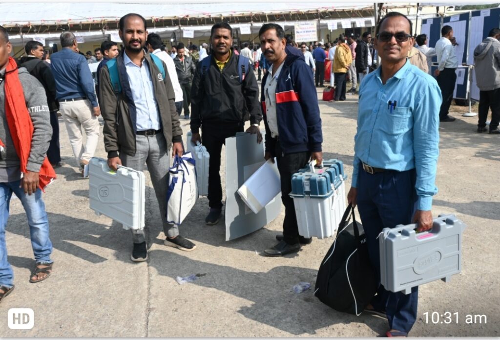 जिला बलौदाबाजार में आज <em>कलेक्टर चंदन कुमार एवं पुलिस अधीक्षक दीपक झा ने वितरण कार्यों का जायजा लिया</em> 2 Screenshot 20231116 111348 WhatsAppBusiness