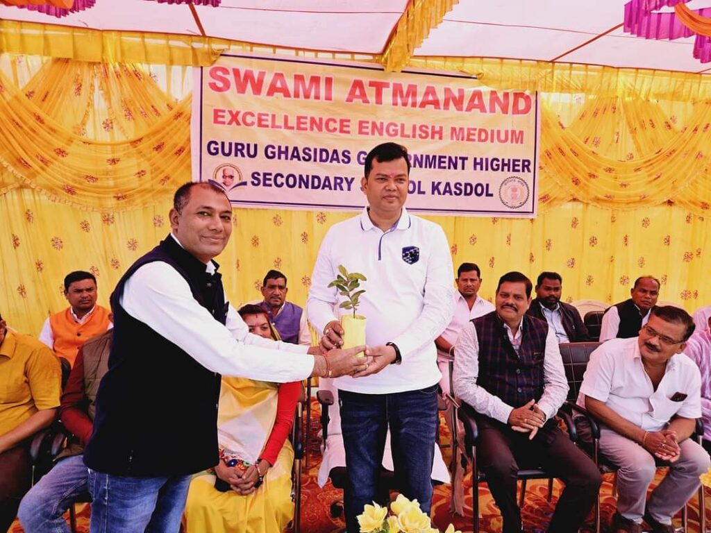 स्वामी आत्मानंद स्कूल कसडोल कार्यक्रम में शामिल हुए विधायक संदीप साहू 1 IMG 20231222 WA0021
