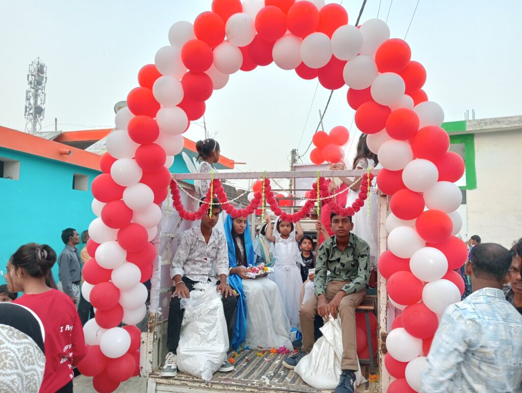क्रिसमस पर मसीह के अनुयायियो ने निकाली रैली, नाचते गाते हुए दिया प्रभु यीशु के जन्म का संदेश<br> 2 IMG20231225170603