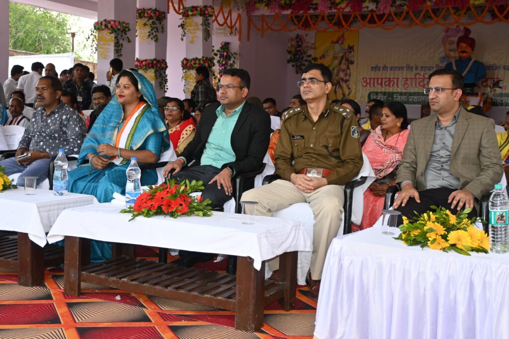 वीरभूमि सोनाखान में मनाया गया शहादत दिवस शहीद वीर नारायण सिंह को दी गई भावपूर्ण श्रद्धांजलि 1 Picsart 23 12 10 19 45 14 768 1