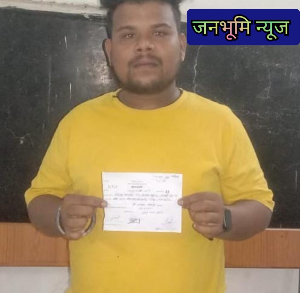 जिला बलौदाबाजार-भाटापारा यातायात पुलिस द्वारा हाथ छोड़कर मोटरसाइकिल चलाते हुए स्टंट करने वाले वाहन चालक को सिखाया गया सबक 1 Polish 20231215 155644070
