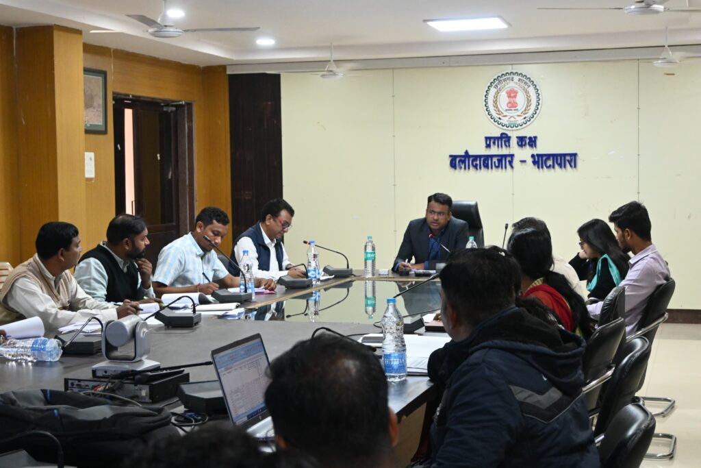 <br>*कलेक्टर ने की जल जीवन मिशन की समीक्षा,40 से अधिक ठेकेदारों को नोटिस जारी* 1 Polish 20231215 160713409