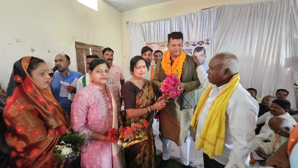 आभार सम्मेलन विधायक संदीप साहू ने लवन क्षेत्र की जनता को सुख-दुख में साथ रहने और चौमुखी विकास करने का वचन दिए 2 Polish 20231216 184915100