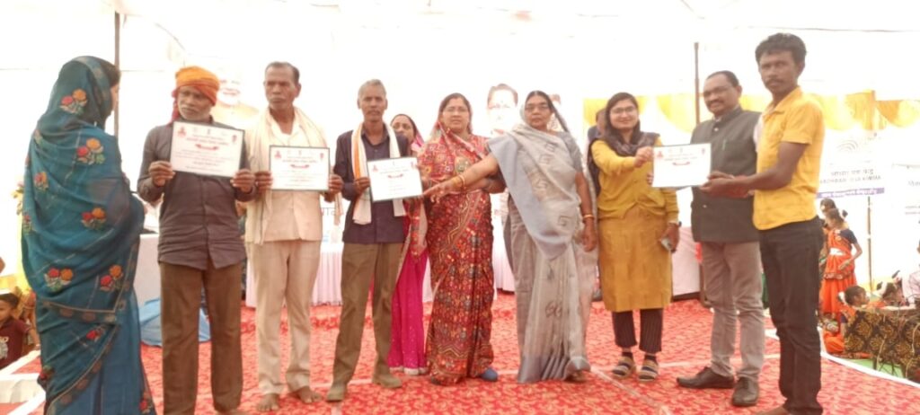<br>*जिले में विकसित भारत संकल्प यात्रा का सिलसिला जारी*<br> 2 Polish 20231220 193042078