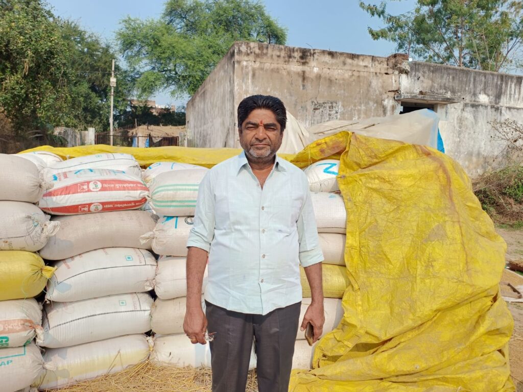 <br>*सपने में नही सोचा था कि बोनस के रूप में 9 लाख रूपये से अधिक राशि मिलेगा,खेती किसानी को बढ़ाने एवं घर के आवश्यक खर्चों में करूंगा उपयोग - अनिल कुमार* 1 Polish 20231226 164317315