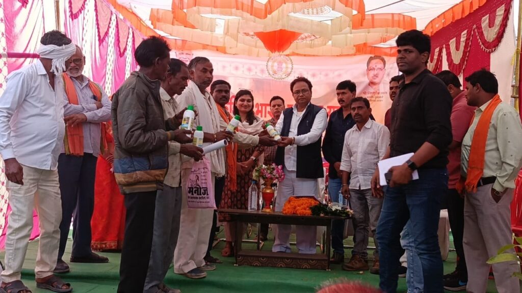 *प्रधानमंत्री ने हितग्रहियों से वीडियो कांफ्रेंसिंग के जरिये किया संवाद* 1 Polish 20231228 151428851