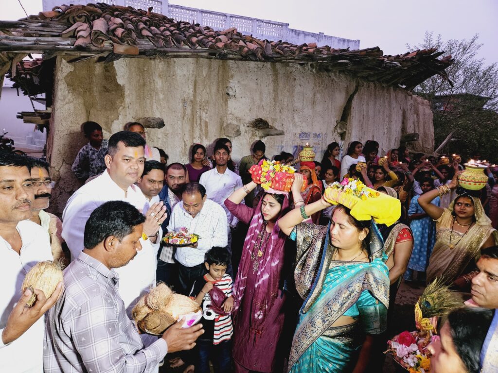 शिव महापुराण कथा कलस यात्रा में शामिल हुए विधायक संदीप साहू<br> 2 Polish 20231230 144927538