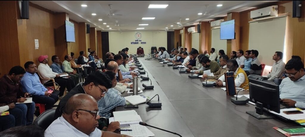 अभियान चलाकर लंबित आवेदनों का निरकरण समय -सीमा में पूर्ण कराएं - कलेक्टर 2 Screenshot 20231212 172445 WhatsAppBusiness