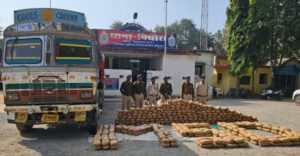 छत्तीसगढ़ ब्रेकिंग न्यूज़ - पुलिस को चकमा देने के लिये खण्डा चावल के आड में ले जा रहे थे गांजा 1 WhatsApp Image 2023 11 30 at 6.15.11 PM