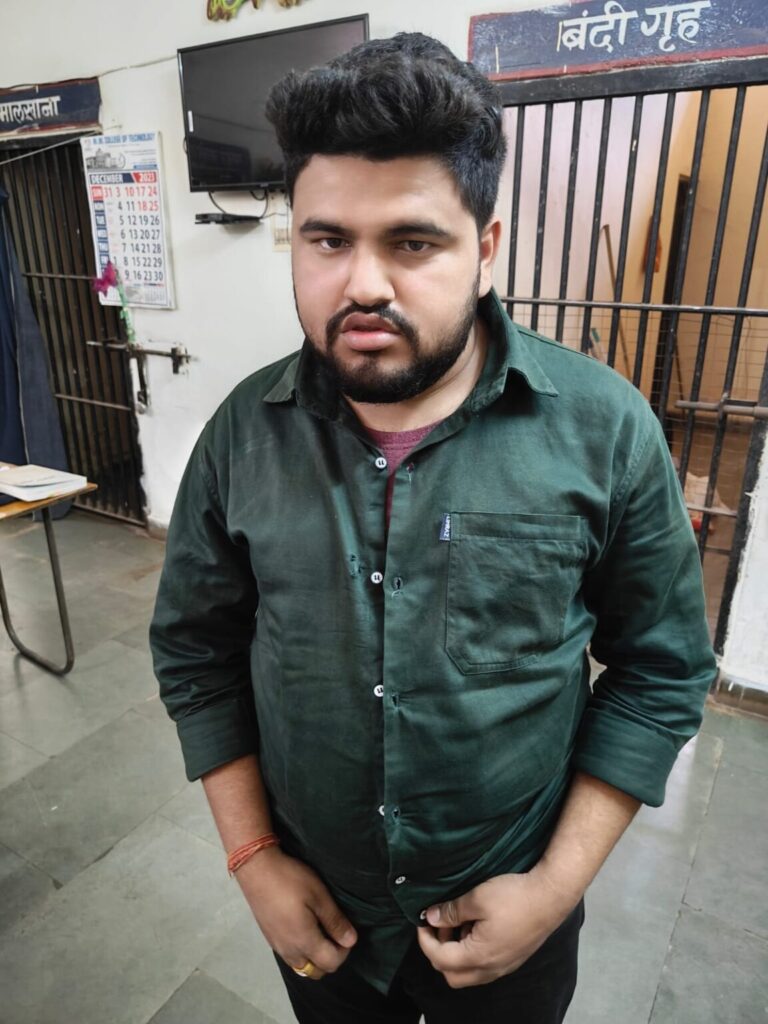 अभी-अभी: राजधानी रायपुर में कारोबारी को गोली मारी, दिन दहाड़े हुई फायरिंग से फैली सनसनी 2 WhatsApp फ़ोटो 2023 12 20 12.40.44 बजे ceb60c2e 1152x1536 1