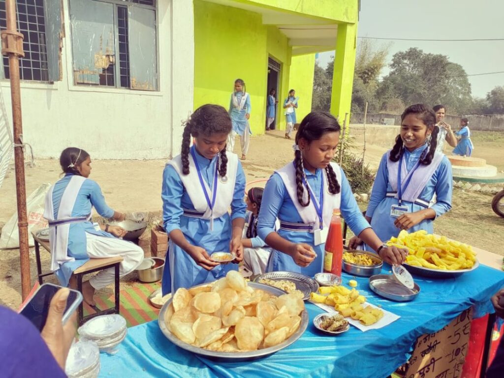 शासकीय उच्चतर माध्यमिक विद्यालय धाराशिव में खाने-पीने के स्टॉल,पकवानों से महका स्कूल 1 IMG 20240111 WA0007 1068x802 1