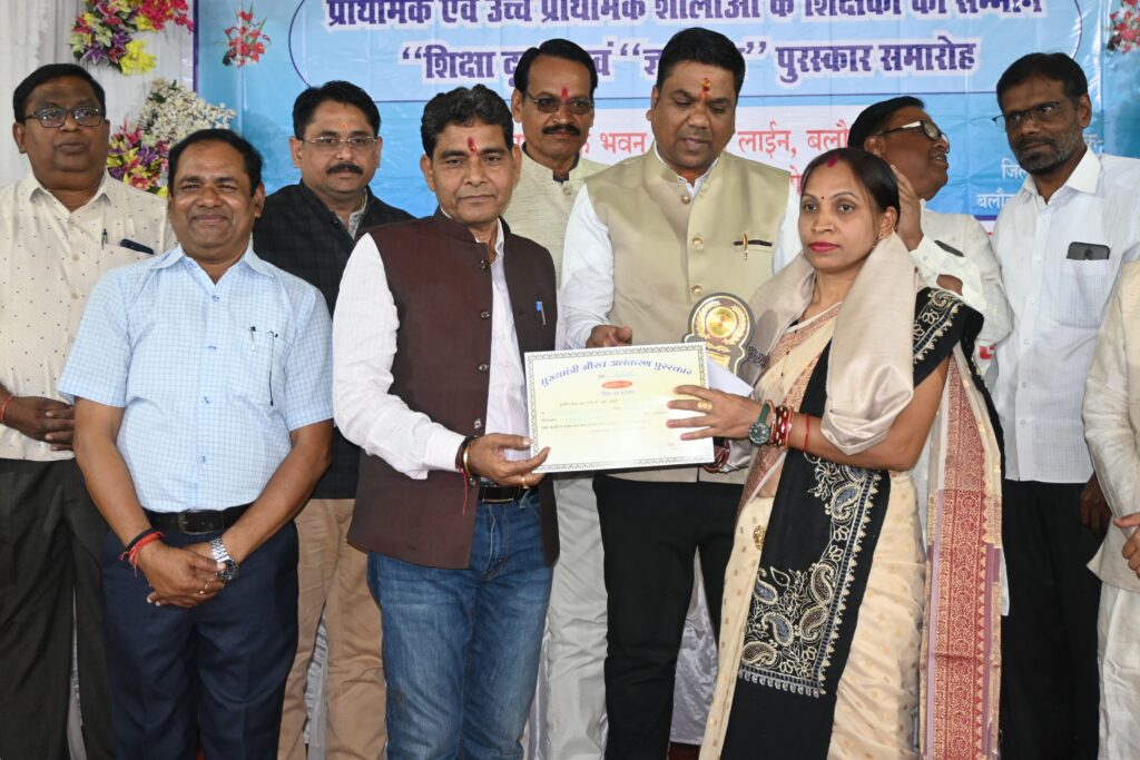 संस्कृति एवं संस्कार बचाने की महत्वपूर्ण जिम्मेदारी शिक्षकों पर- कैबिनेट मंत्री टंक राम वर्मा 2 Polish 20240108 155813687
