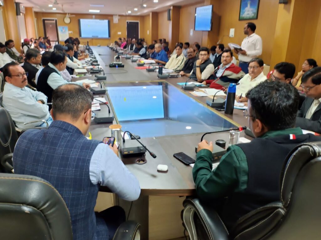पीएम जनमन योजना एवं विकसित भारत संकल्प यात्रा शिविर का करे प्रभावी क्रियान्वयन-कलेक्टर<br> 2 Polish 20240109 142327622