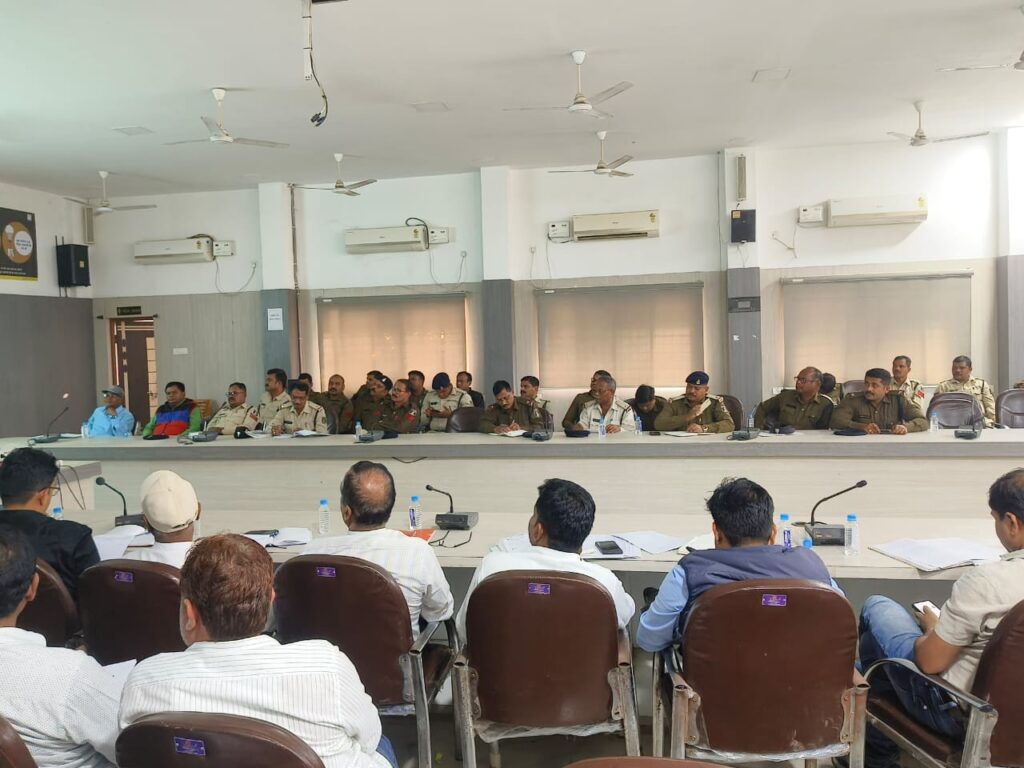 लोकसभा चुनाव की तैयारियां हुई प्रारंभ,वल्नरेबल मैपिंग को लेकर सेक्टर अधिकारियों की पहला प्रशिक्षण संपन्न<br> 2 Polish 20240112 124918831