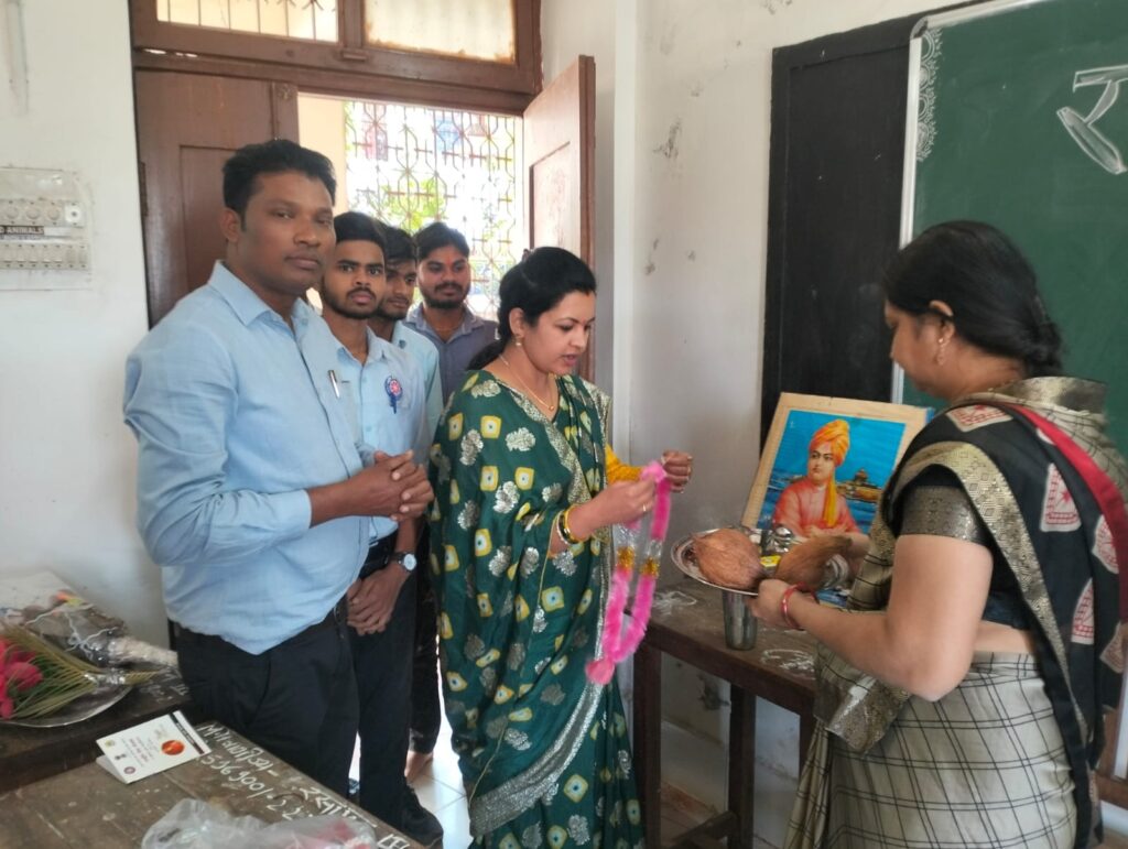 स्व दौलत राम शर्मा शासकीय महाविद्यालय कसडोल में राष्ट्रीय युवा दिवस मनाया गया 2 Polish 20240114 123038414