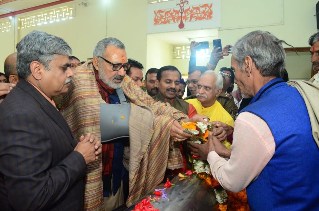रायपुर : केंद्रीय मंत्री गिरिराज सिंह ने बालको के राम मंदिर में की पूजा-अर्चना 1 Polish 20240114 211715973