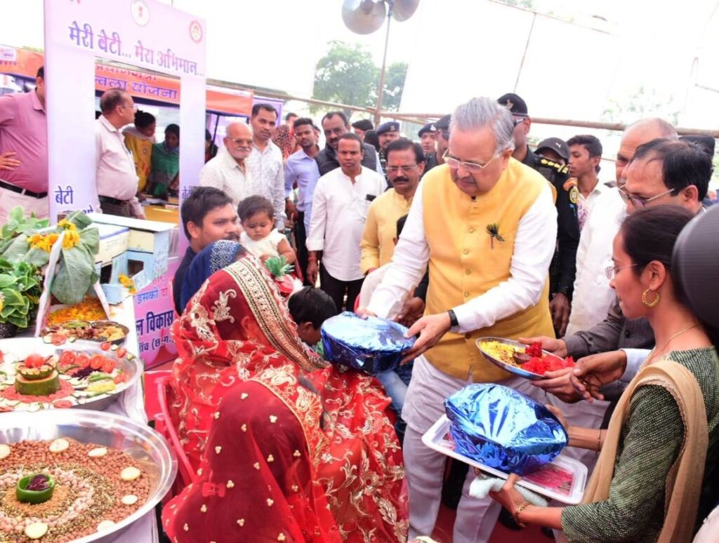 रायपुर : विकसित भारत संकल्प यात्रा के माध्यम से सरकार आपके दरवाजे पर आ रही है: विधानसभा अध्यक्ष डॉ. रमन सिंह<br> 1 Polish 20240114 213805790