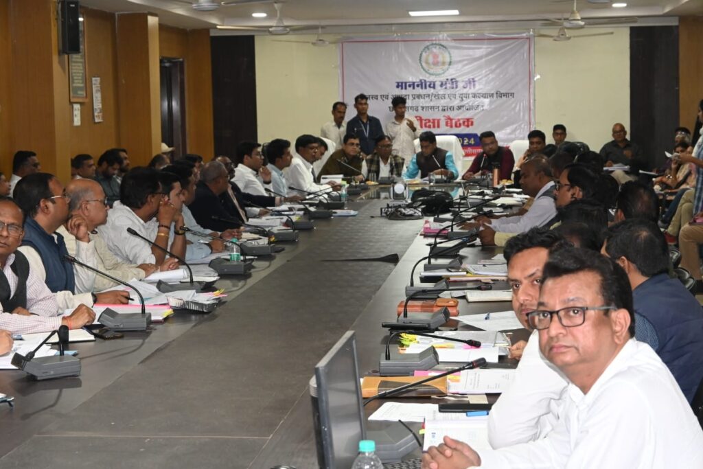 अवैध कॉलोनी एवं प्लाटिंग की रजिस्ट्री पर लगाएं तत्काल रोक,जिले में स्वास्थ्य, शिक्षा एवं पेयजल पर हो बेहतर कार्य मेरी पहली प्राथमिकता - टंक राम वर्मा* 2 Polish 20240116 121448675