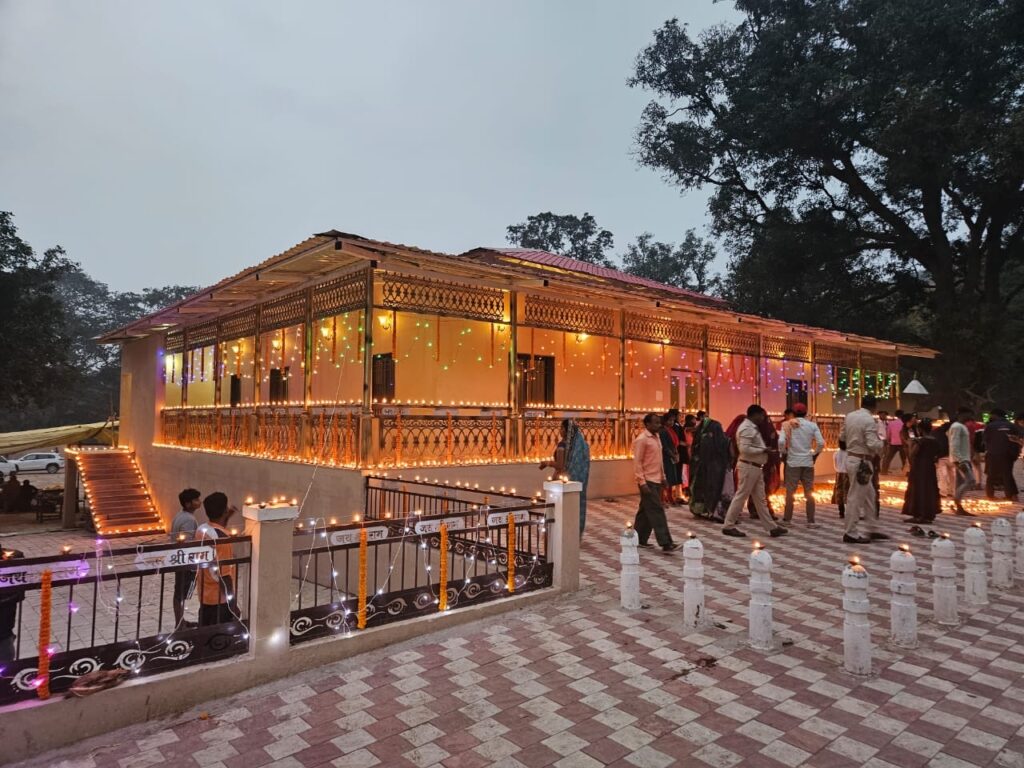 10 हजार दीपकों से जगमग हुआ ऐतिहासिक स्थल तुरतुरिया धाम 2 Polish 20240123 152646121