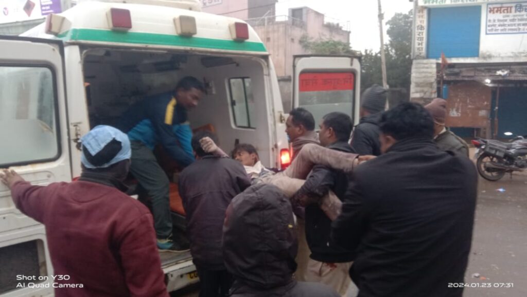 जिला बलौदाबाजार-भाटापारा पुलिस द्वारा ग्राम वटगन हाईवा वाहन सड़क हादसे में अंदर फंसे चालक एवं खलासी को सफलतापूर्वक बाहर निकाला गया 2 Polish 20240123 160156615
