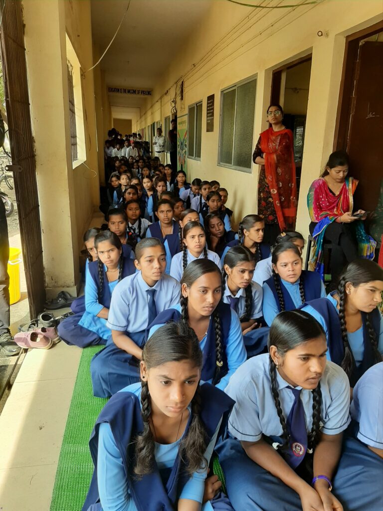 सोशल मिडिया में अश्लील फोटो पोस्ट करना कानूनी अपराध है-मयूरा गुप्ता<br> 1 Polish 20240129 202143965