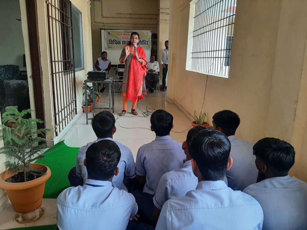 सोशल मिडिया में अश्लील फोटो पोस्ट करना कानूनी अपराध है-मयूरा गुप्ता<br> 2 Polish 20240129 202207017